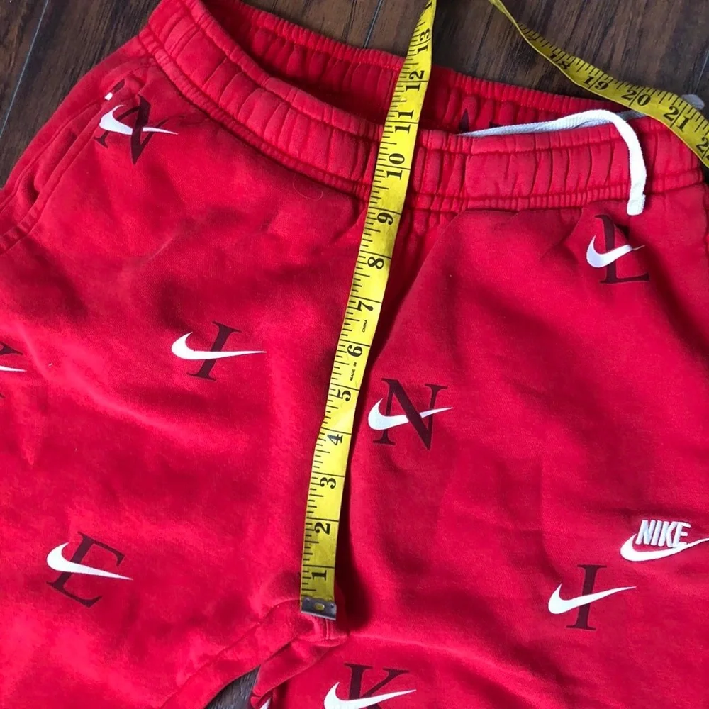 Nike Club All Over Print Logo AOP Red Sweatpants Jogger Pants DV9611-657 Sporty